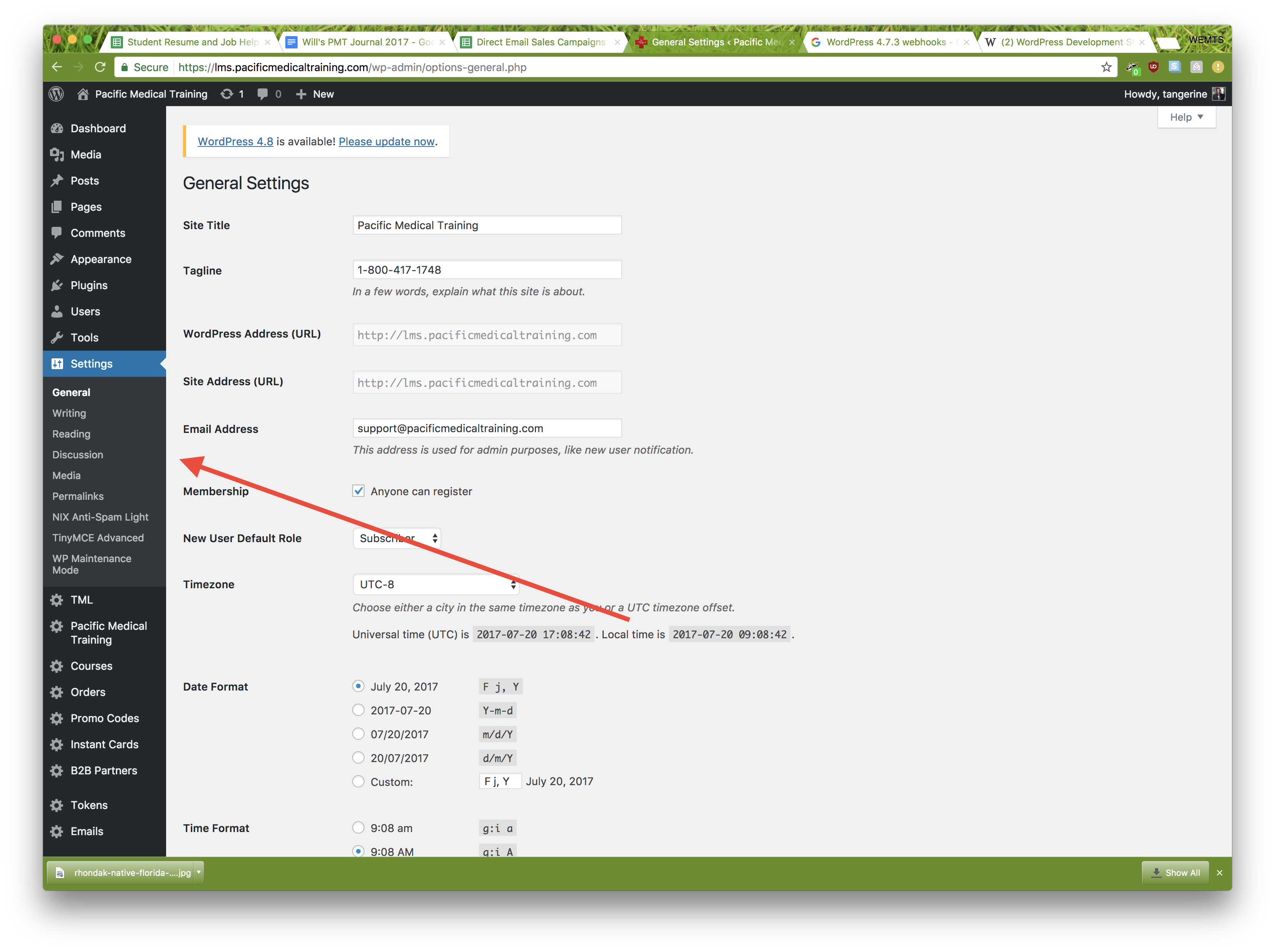 Captura de pantalla del panel de administración de WordPress sin la opción de webhooks